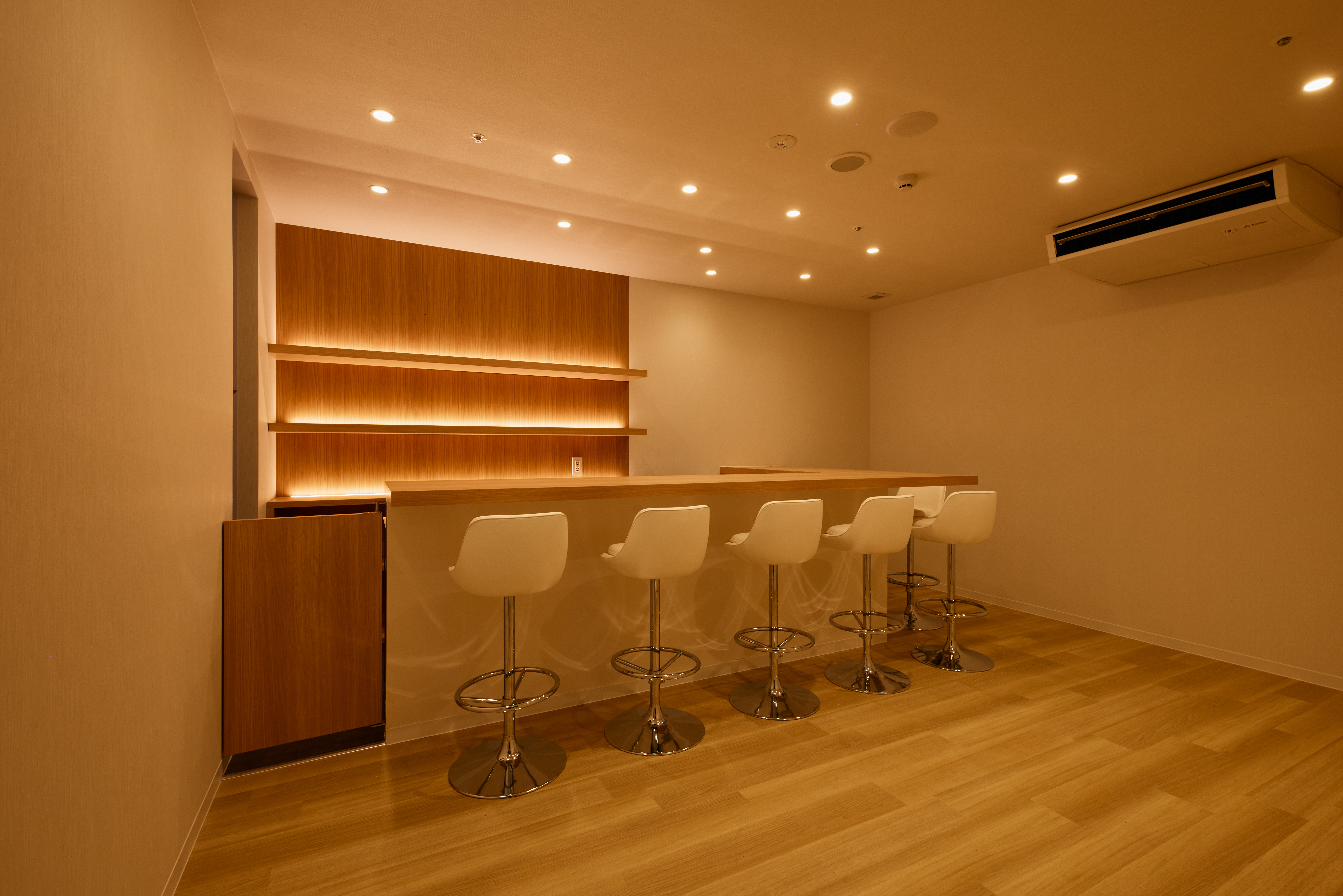 老舗のスナックのデザイン店舗風景