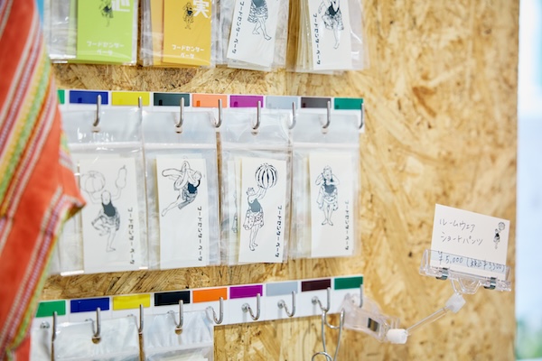 スーパーの内観デザイン