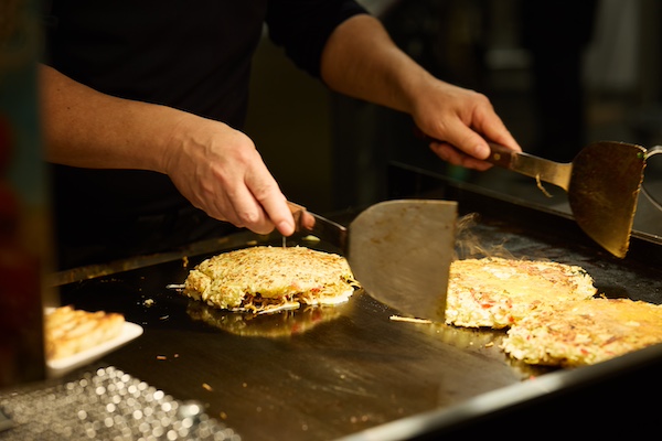 お好み焼き専門店の厨房デザイン